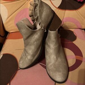 Stylish Women's Gray Ankle Boots
